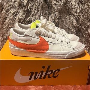 Nike Women’s blazers 77 Low-Top Sneakers with Neon Green Tongue